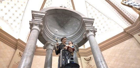 Imagem centenária de Santo Antônio do Santuário de Bento Gonçalves vai passar por processo de restauro