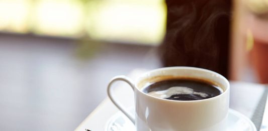 Foto: De acordo com especialistas, o café descafeinado não traz sérios riscos à saúde - Mnimage/Adobe Stock