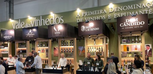Foto: Estande do Vale dos Vinhedos na ProWine São Paulo - Crédito Alessandro Manzoni, Exata Comunicação