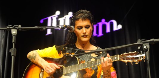 Foto: Show de Filipe Catto na Mostra Tum Tum/Crédito Maurico Concatto