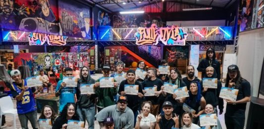 Foto: Fluência entrega certificados para mais de 70 alunos das oficinas de 2024/Crédito Priscila Minuzzo