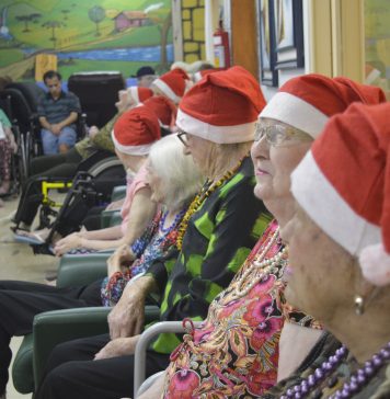 Foto: Campanha 'Adote um bom velhinho' recebe doações até dia 16 de dezembro/Crédito Exata Comunicação, Alessandro Manzoni