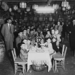 Foto: Aniversário de Antônio Mano, celebrado na Tanoaria San Martino, em Caxias, em 1948 | Foto: Acervo Tadiane Tronca