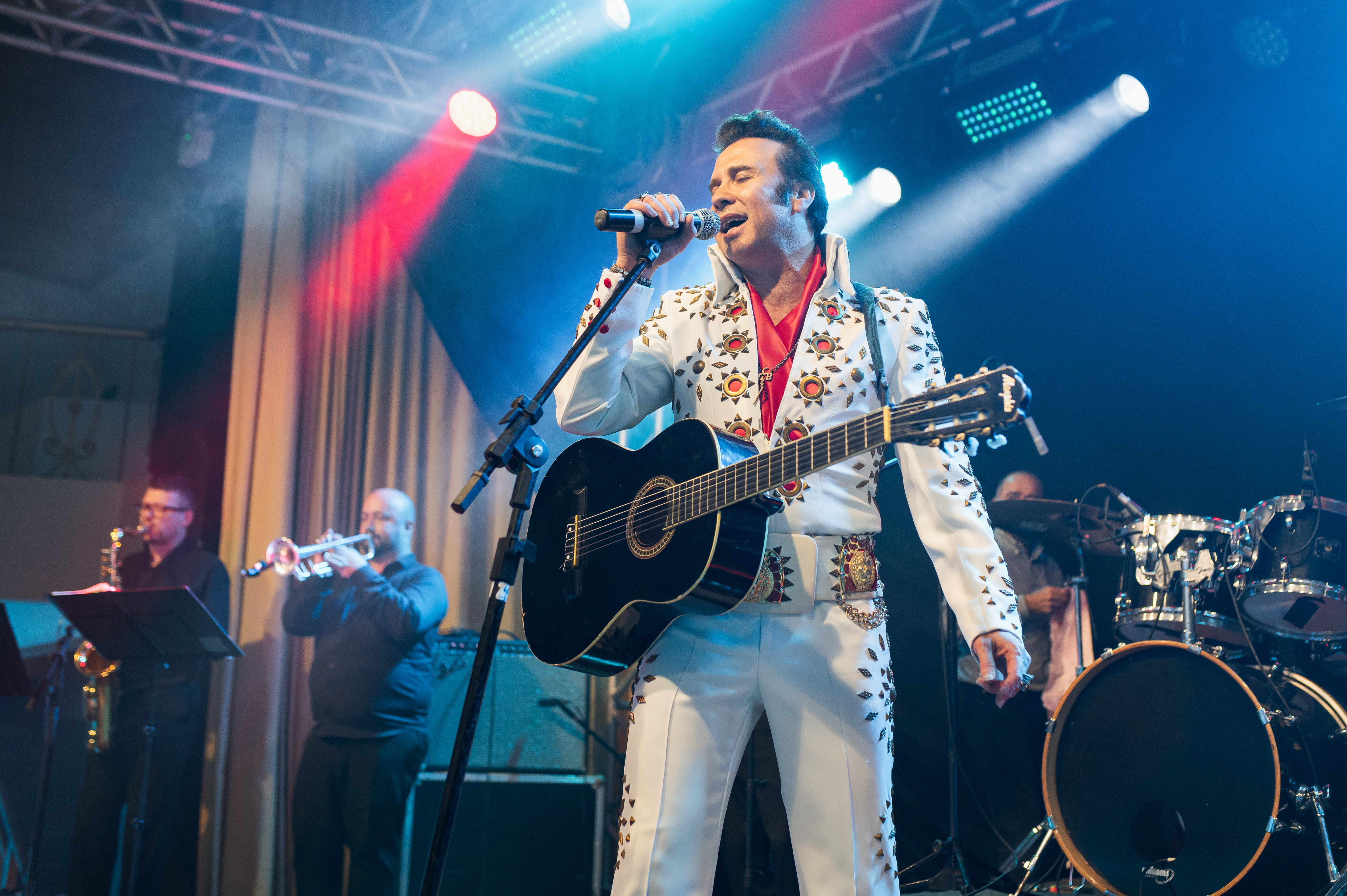 Mão Amiga promove tributo ao Elvis Presley em Caxias do Sul