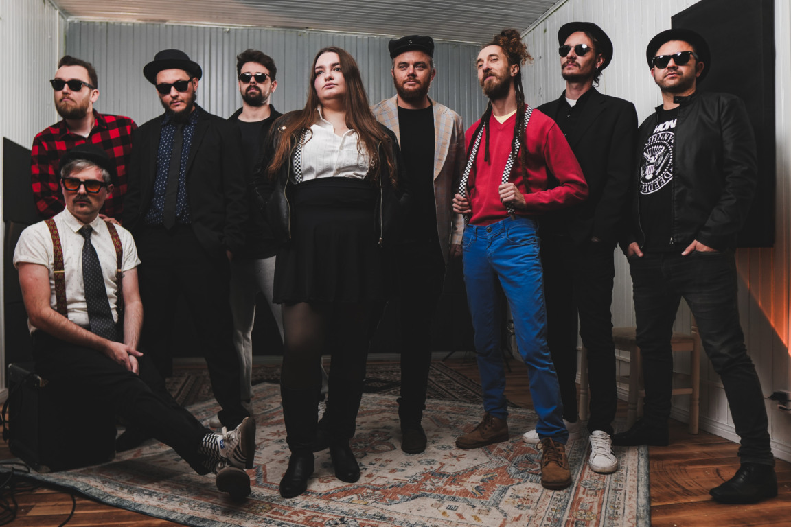 Foto: Formada por nove integrantes de Carlos Barbosa e Garibaldi, os Skaçulinhas têm influência de ska, reggae, ritmos latinos e rock’n’roll/Crédito Jean Tomazi