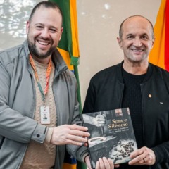 Jonas Tomazini (E) e Marcos Balbinot (Foto: Prefeitura de Farroupilha/Divulgação)