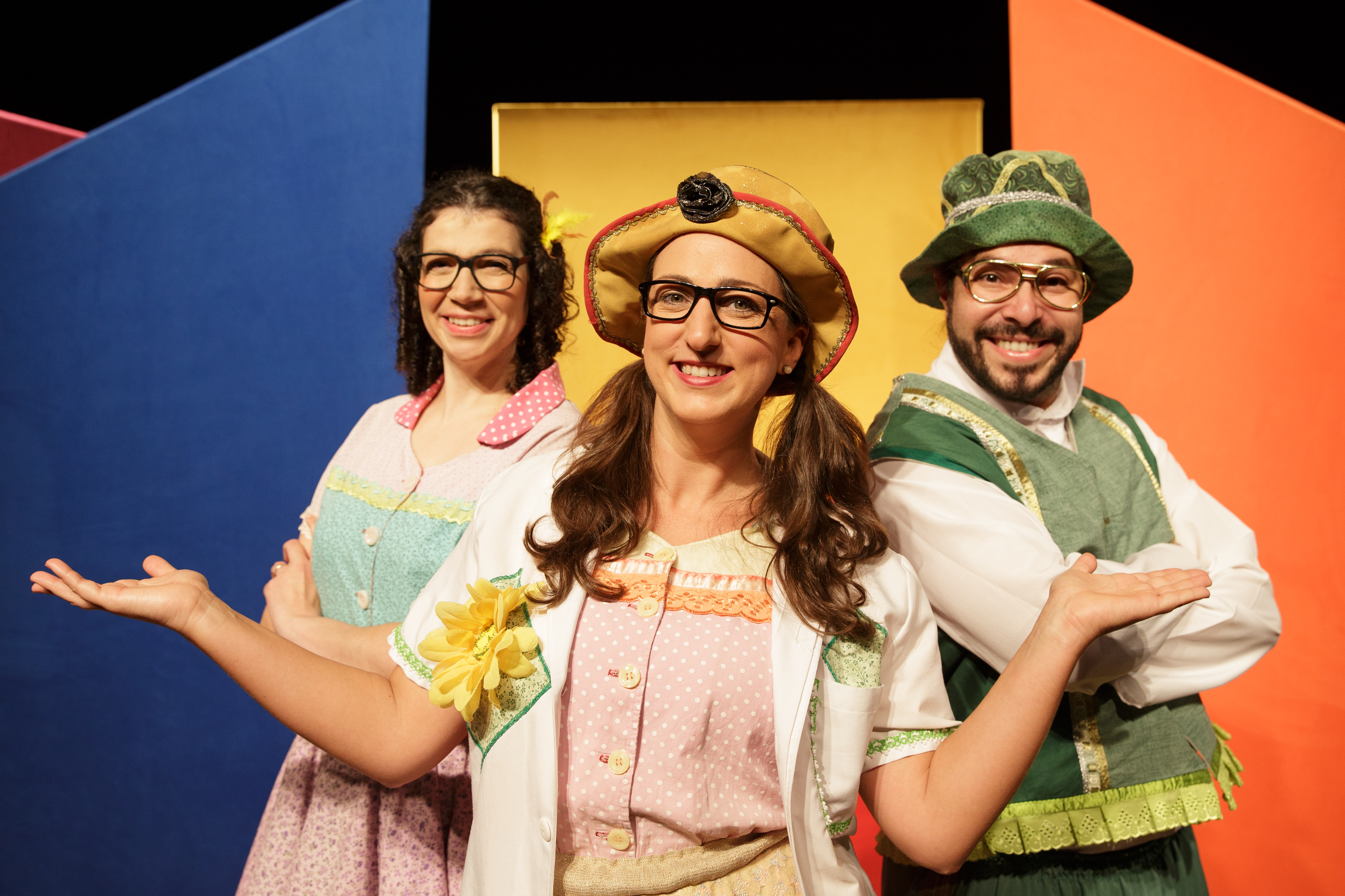 Grupo UEBA apresenta espetáculo “Sótão da Flor no Mundo da Leitura” em Farroupilha