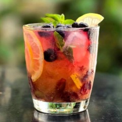 Foto: Caipirinha de uva niágara e limão, do Totò Bar & Ristorante - Divulgação