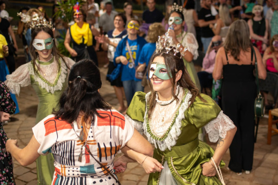 Foto: Baile de Máscaras Rider, Bever e Balar ocorre em janeiro de 2026/Crédito Viviane Lerin