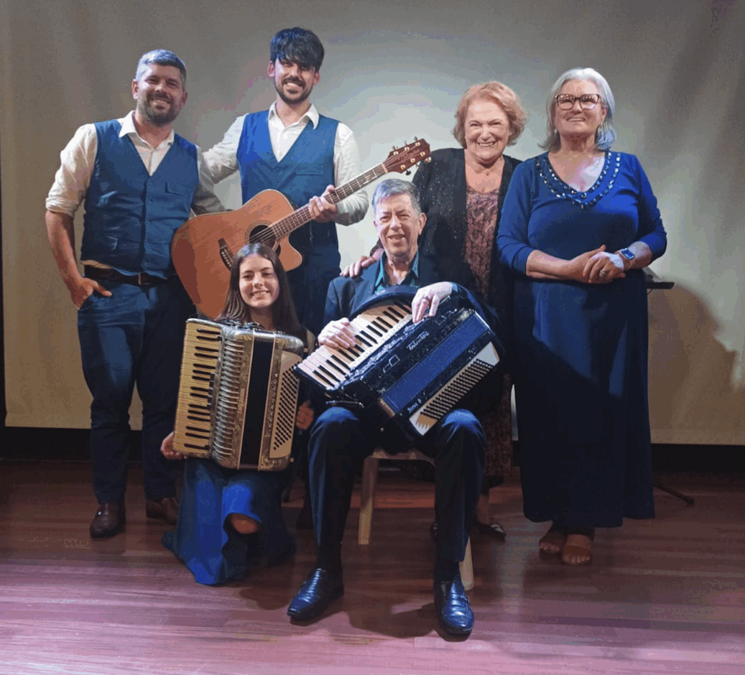 Foto: Grupo Nossa Voz juntamente com Dômenica Casarotto e Ermi Coelho Teixeira/Divulgação