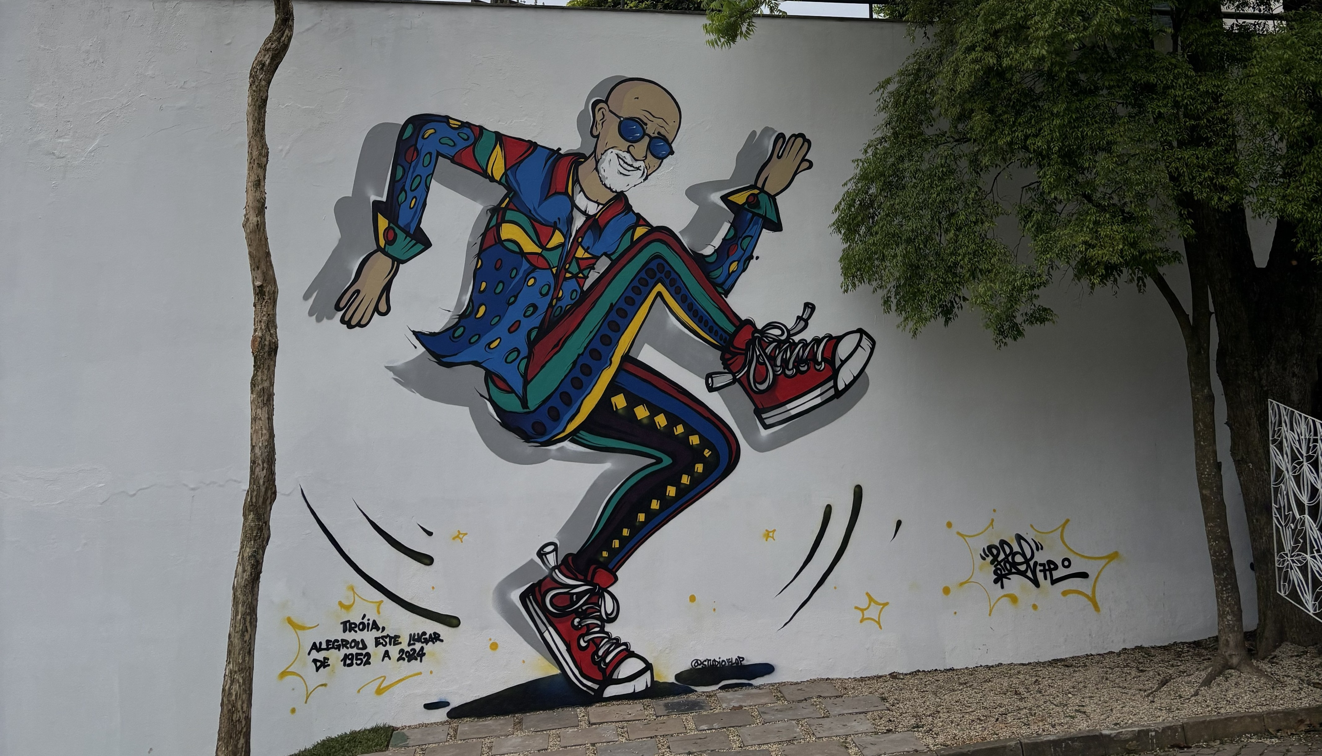 Graffiti na Biblioteca Parque de Caxias do Sul homenageia Claudio Troian