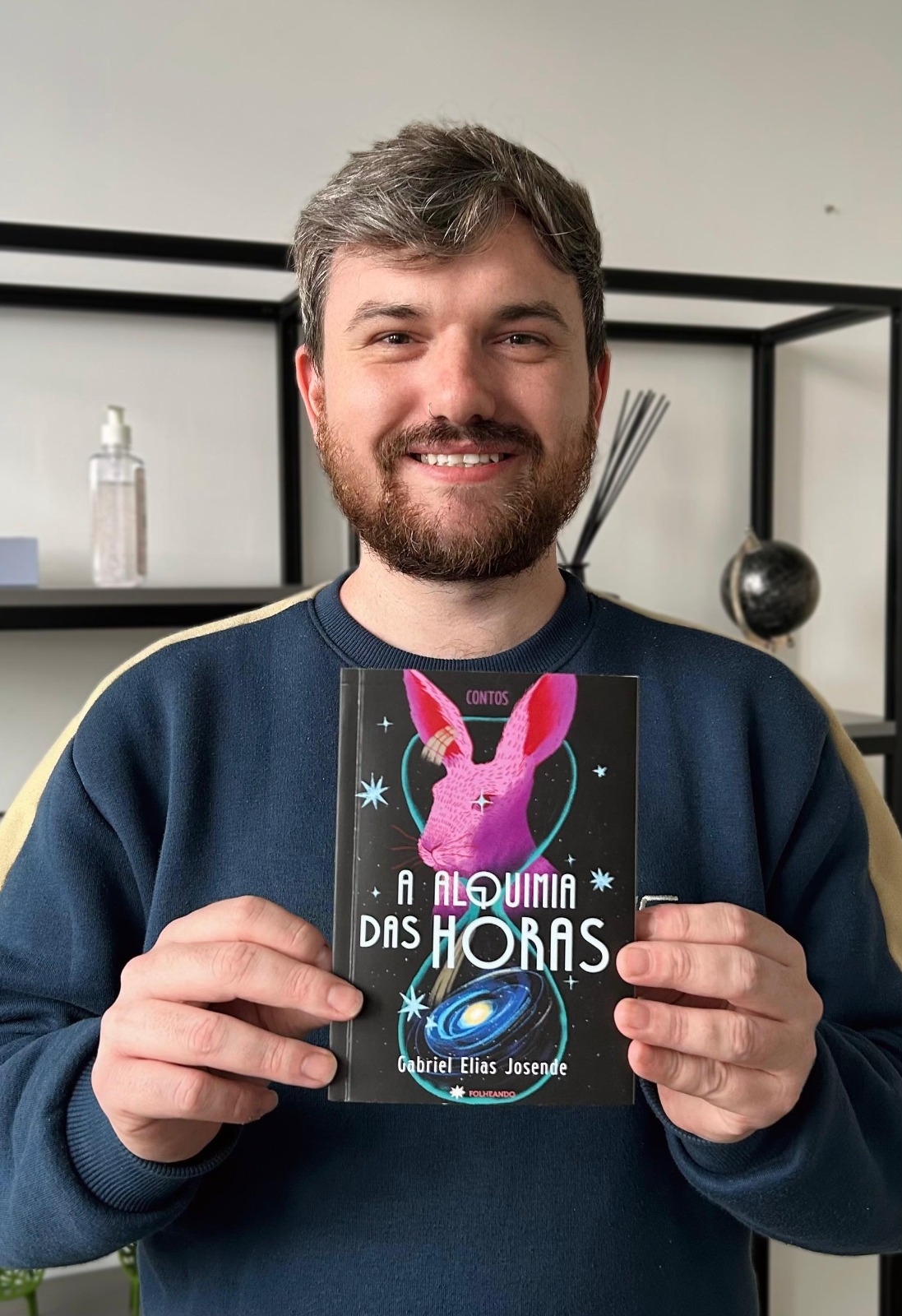 Gabriel Elias Josende lança seu novo livro na 40ª Feira do Livro de Bento Gonçalves