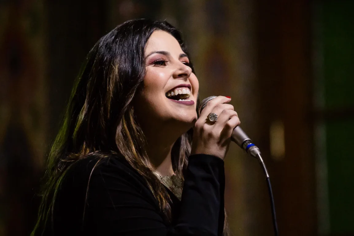 Foto: Tatiéli Bueno lançou o EP "Meu Lugar" neste ano/Crédito 
Leandro Rodrigues/Divulgação