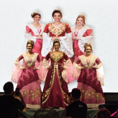 Foto: Apresentação dos trajes oficiais das soberanas/Divulgação/Crédito Juliane Tonin. 