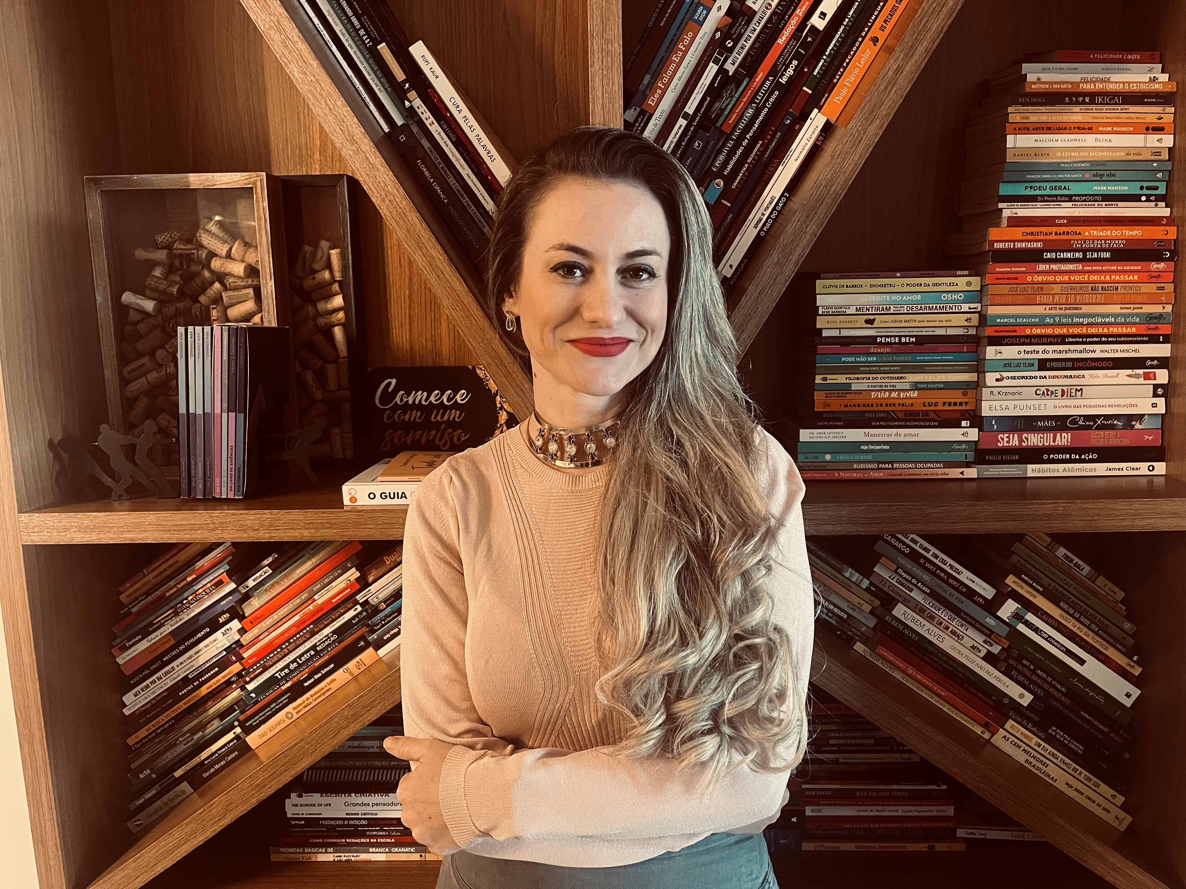 Geneviève Faé lança seu novo livro de contos em Caxias do Sul