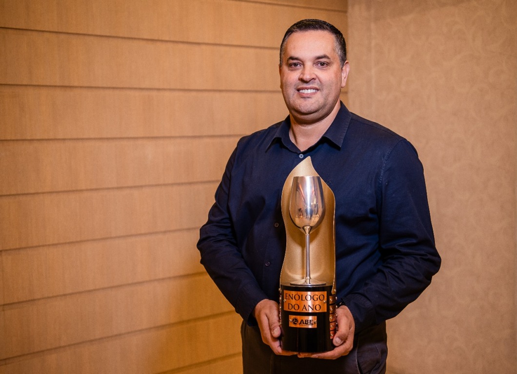 Foto: Fàbio Góes é eleito Enólogo do Ano pela ABE/Crédito Jeferson Soldi Foto: Fàbio Góes é eleito Enólogo do Ano pela ABE/Crédito Jeferson Soldi