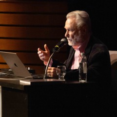 Foto: João Cândido Portinari durante palestra na UCS em março deste ano/Crédito Roger Clots