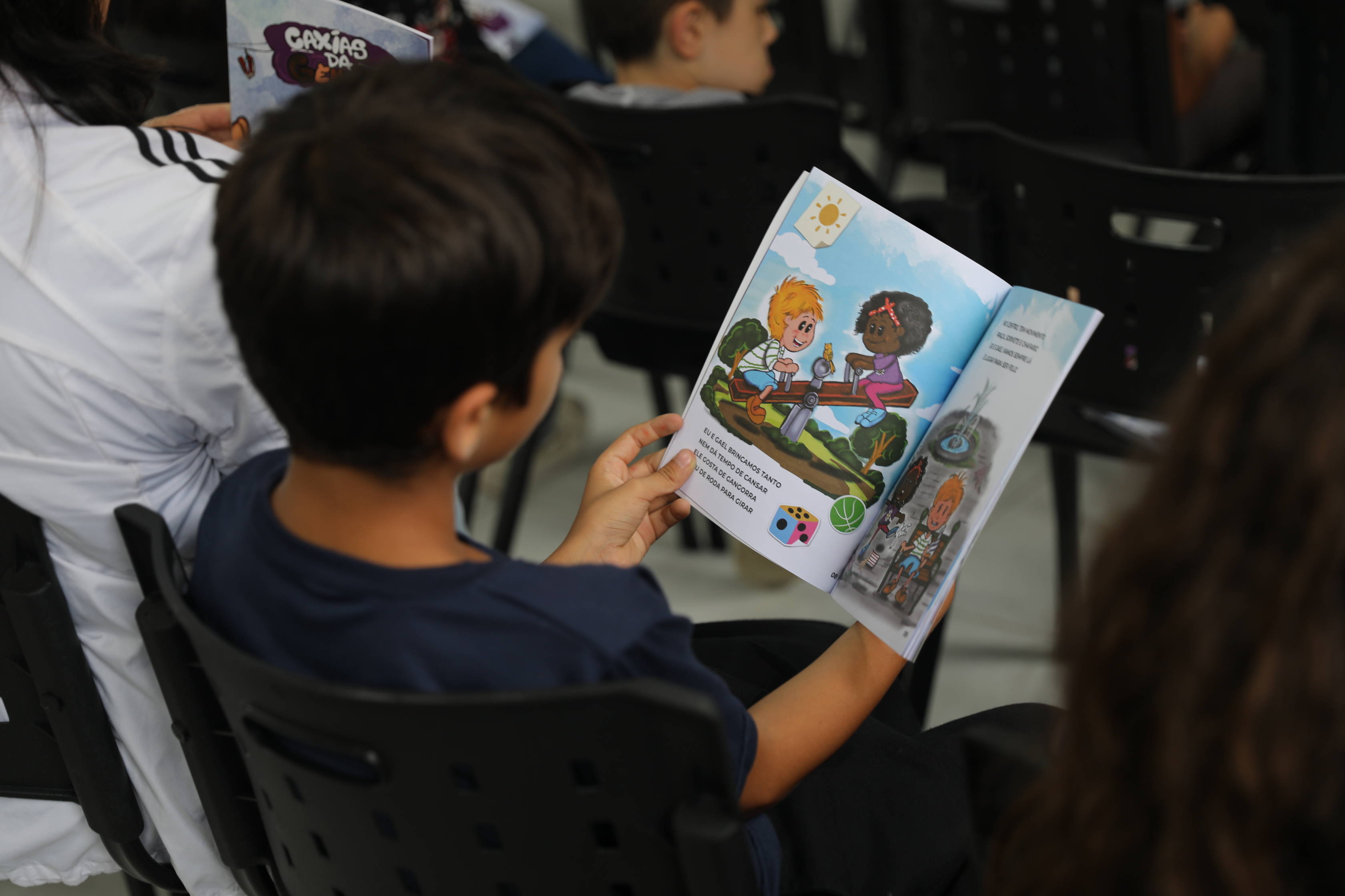 Livro infantil ‘Caxias da Gente’ chega às mãos da criançada