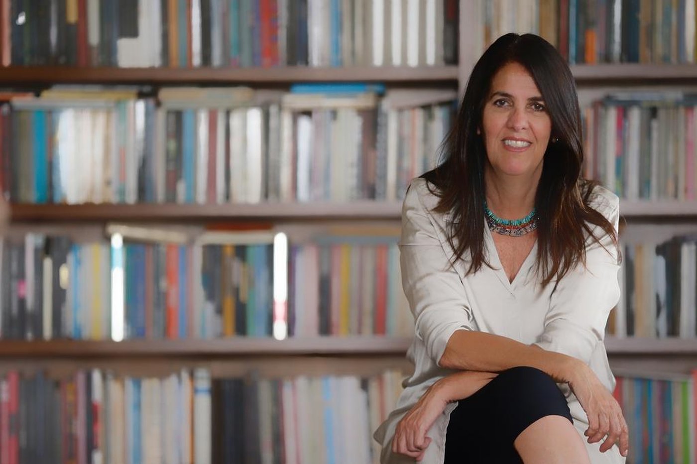 Martha Medeiros recebe o troféu de ‘Escritora do Ano’ da Academia Rio-Grandense de Letras