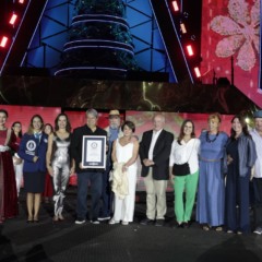 Foto: Autoridade de Gramado receberam o certificado das m&atilde;os da ju&iacute;za do GUINNESS, Camila Borenstein/Cr&eacute;dito Cleiton Thiele/Serra Press
 