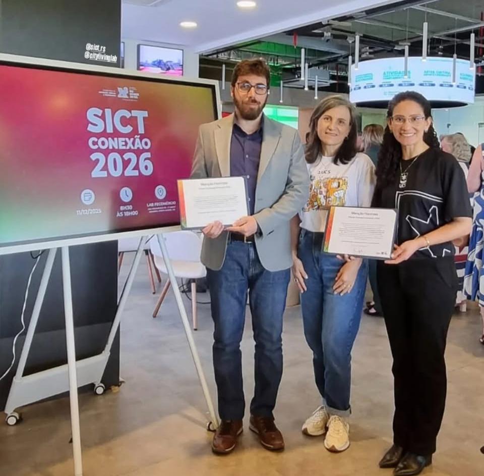 Foto: Os professores Mateus Panizzon e Adrieli Radaelli e a pró-reitora Neide Pessin (ao centro) representaram a UCS na solenidade de entrega do prêmio/Crédito Divulgação Foto: Os professores Mateus Panizzon e Adrieli Radaelli e a pró-reitora Neide Pessin (ao centro) representaram a UCS na solenidade de entrega do prêmio/Crédito Divulgação