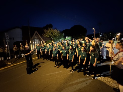 Foto: Coro Unimed Serra Gaúcha e Orquestra Pró-música interpretam cantos litúrgicos e clássicos natalinos durante a Noite Luminosa/Crédito Fernanda Mondadori, Unimed Serra Gaúcha     