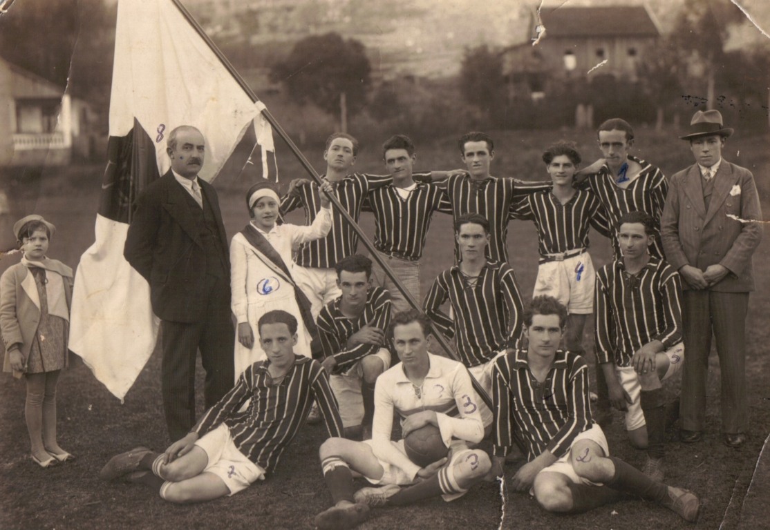 Foto: Time de futebol Libertadores, o primeiro de Galópolis, em registro de 1933/Crédito Acervo de Vera Anice Vial Roso