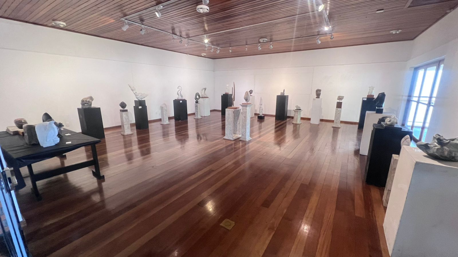 Exposição ‘Sinfonia de Pedras’ segue em exibição na Casa das Artes de Bento Gonçalves