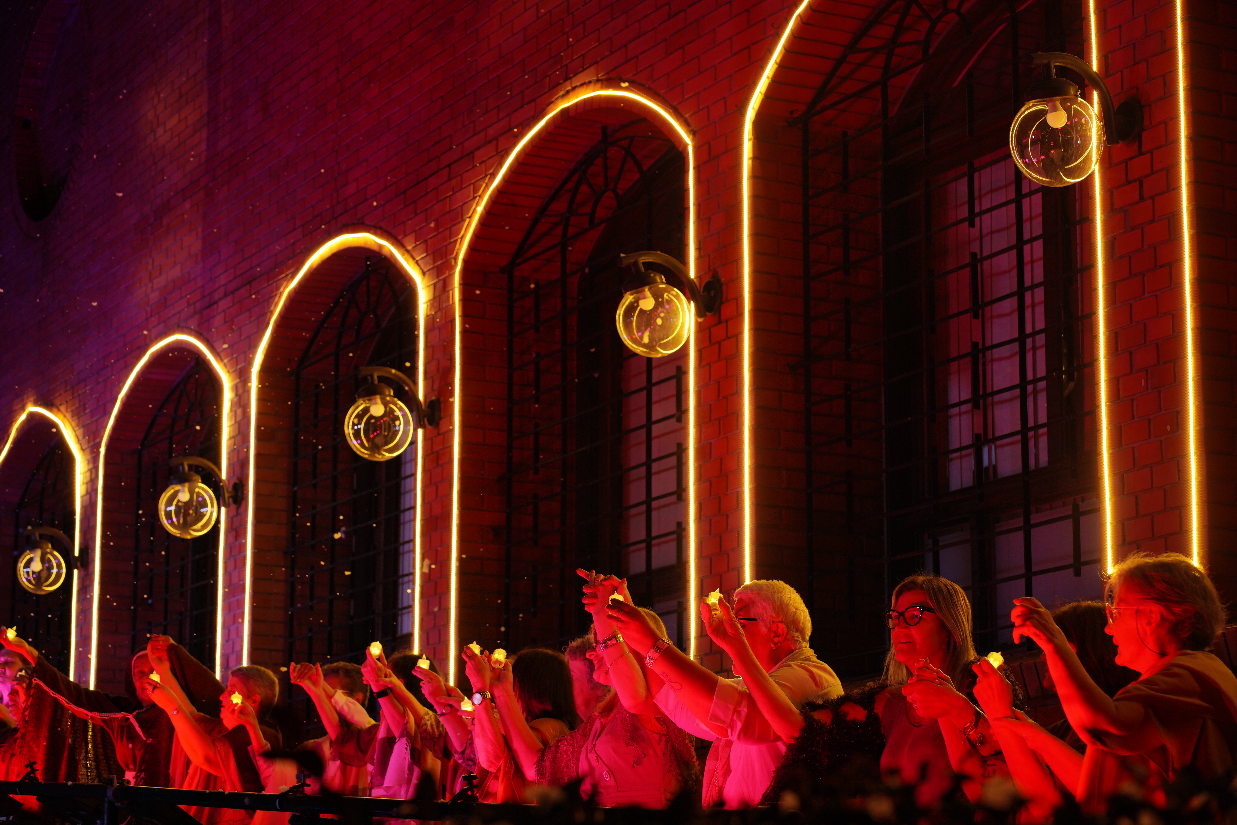 Sesc Caxias do Sul apresenta o espetáculo ‘Laços de Natal – Quando a Casa se Enche de Luz’