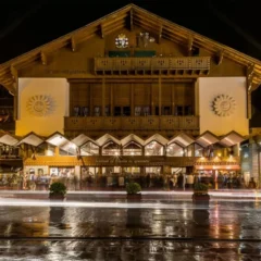 O cinema, conhecido como Cine Embaixador, estava com as atividades suspensas desde o in&iacute;cio da pandemia de Covid-19. (Foto: Reprodu&ccedil;&atilde;o)